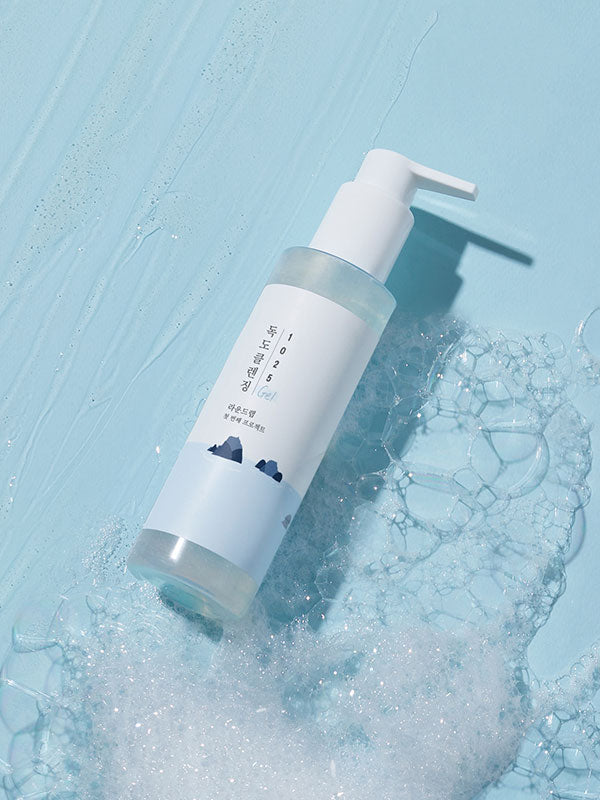 ROUND LAB 1025 Dokdo Cleansing Gel clear gel texture swatch