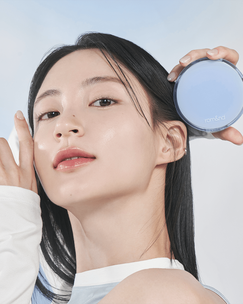 ROMAND Bare Water Cushion applied on the face