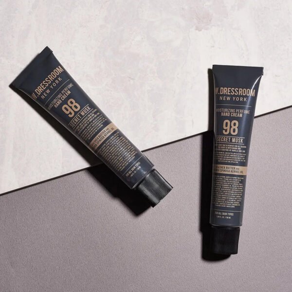 W DRESSROOM Moisturizing 
Perfume Hand Cream 98 Secret 
Musk